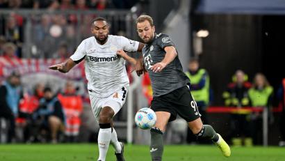 Archivbild: Peter Kneffel/dpa
Künftig Mannschaftskameraden: Jonathan Tah (links) und Bayern-Stürmer Harry Kane.