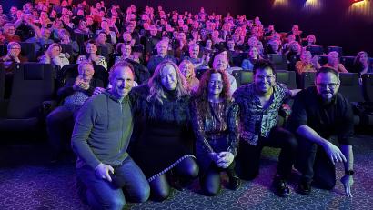 Bild: ero
Einige der Darsteller der "Hundslinger Hochzeit" kamen zur Vorstellung ihres Films in den ausverkauften Cineplex-Saal nach Amberg.