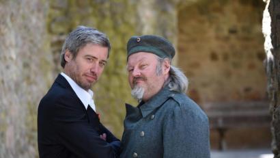 Archivbild: Tobias Schwarzmeier
Theater auf hohem Niveau: Die aus TV-Serien bekannten Sebastian Hölz als "Jedermann" (links) und Jens Ulrich Seffen als "Schwejk" spielten zuletzt tragende Rollen im LTO-Kultursommer.