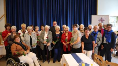 Bild: wrm
Langjährige Mitglieder des Frauenbunds wurden mit Ehrennadel und Rose geehrt.