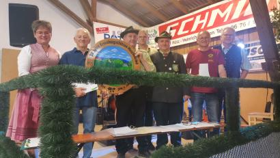 Bild: amö
Die Gewinner der Meisterschaft (von links): Bürgermeisterin Sonja Meier, Josef Saßl, Josef Hirn, Martin Baumer, Schützenmeister Johann Mösbauer, Herbert Zangl und Josef Drexler sen.
