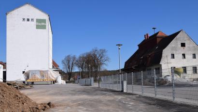 Archivbild: bö
Ein Bild, wie es jahrelang Schmidmühlen prägte: Das Silogebäude und das alte Lagerhaus samt Verwaltungsgebäude.
