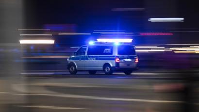 Symbolbild: Robert Michael/dpa
Ein Mann attackierte am Sonntag in Hersbruck einen Autofahrer. Die Polizei sucht Zeugen.