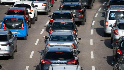 Bild: Marijan Murat/dpa
Viel Stau auf Bayerns Autobahnen erwartet der ADAC zum Beginn der Pfingstferien. (Archivbild)