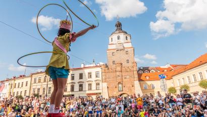 Bild: MATEUSZ HYPIAK
Manshula Circo aus Argentinien ist eine von sieben Künstlern aus vier Kontinenten, die am Samstag, 7. Juni beim Bunten Pflaster auftreten wird.
