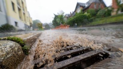 Bild: Pia Bayer/dpa
Auch zum Wochenstart werden laut DWD Unwetter und Regen in Bayern erwartet. (Symbolbild)