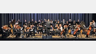 Bild: zch
Das Symphonieorchester im Stiftland unter der Leitung von Jakob Johannes Schröder gab am Wochenende gleich zwei Konzerte in Tirschenreuth und Kemnath.