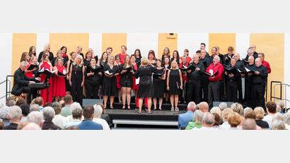 Bild: Singing Witt/exb
Der Chor Singing Witt singt ein Benefizkonzert für die Stiftung Engel für Kinder.