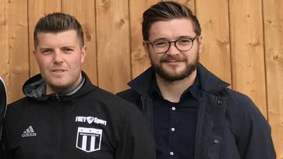 Archivbild: Rosner
Der TSV Konnersreuth geht mit seiner Zweiten freiwillig in die A-Klasse. Im Bild Spielleiter Florian Neumann (links) und Vorsitzender Maximilian Siller.