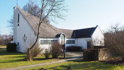 Archivbild: bl
Die evangelische Pauluskirche in Pfreimd muss saniert werden. Dafür wurden nun bei einem Benefizkonzert Spenden gesammelt.