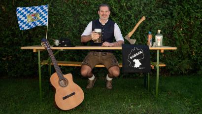 Bild: Bernd Schaffrath 
Der bayerische Kabarettist Vogelmayer ist eine echte Rampensau. Der Niederbayer tritt am Donnerstag, 3. Juli, in der Bibliothek in Hahnbach auf.