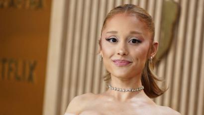 Bild: Jordan Strauss/Invision via AP/dpa
Ariana Grande und weitere Stars unterzeichneten eine Petition für den Erhalt der Hotline. (Archivbild)