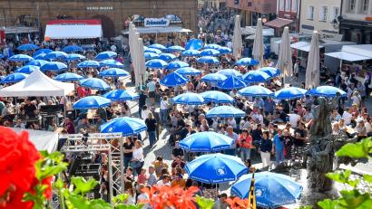 Bild: Petra Hartl
Der Marktplatz ist das Herzstück des Amberger Altstadtfests.