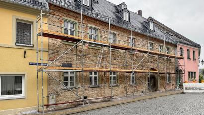 Bild: Susanne Forster
Die Stadt Bärnau will in diesem Jahr Grundstücke des Ackerbürgerhauses ankaufen. Weitere Investitionen sollen in den Bereichen Wasserversorgung und Kanal, Straßenbau, Straßenbeleuchtung und Wohnungsbau liegen – auch dafür soll die Kreditaufnahme in Höhe von 2,3 Millionen Euro dienen.