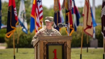 Bild: Spc. Kenneth Barnet/US Army
Brigadegeneral Terry R. Tillis bei seiner Abschiedsfeier in Fort Riley am 30. Mai.