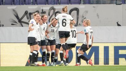 Bild: Georg Hochmuth/APA/dpa
Die deutschen Fußballerinnen sind eingespielt für die Europameisterschaft.