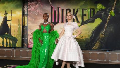 Bild: Jordan Strauss/Invision via AP/dpa
Ein erster Trailer zum zweiten Teil des Film-Musicals „Wicked“ verspricht eine emotionale Fortsetzung der Geschichte um die gegensätzlichen Hexen Glinda und Elphaba. (Archivbild)