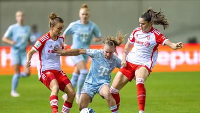 Bild: Peter Kneffel/dpa
Mit 66 Bundesligaspielen ist die gebürtige Ambergerin Laura Donhauser (Mitte) mittlerweile Rekordspielerin beim 1. FC Köln – eine Stammplatzgarantie hat sie dennoch nicht.