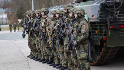 Archivbild: Daniel Löb/dpa
Noch sind sie in Oberviechtach, in Zukunft sind sie aber in Litauen stationiert: Soldaten des Panzergrenadierbataillon 122.