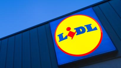 Symbolbild: Matthias Balk/dpa
Das Logo eines Lidl-Supermarktes