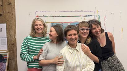 Bild: Louisa Reinheimer
Die fünf Künstlerinnen Annabel Ziegler, Paula Birnbaum, Louisa Reinheimer, Eva Glück und Anna Beck präsentieren ihre Ausstellung in zwei Gebäuden der Burg Dagestein.