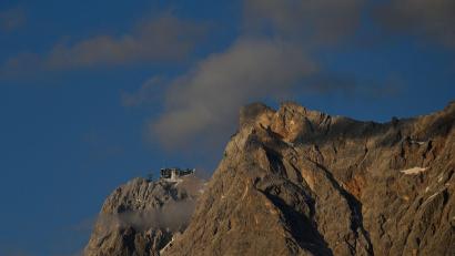 Bild: Angelika Warmuth/dpa
Die Seilbahn auf der österreichischen Seite der Zugspitze fiel aus. (Foto: Archiv)