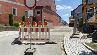 Bild: Josef Glas
Der erste Bauabschnitt der Dorferneuerungsmaßnahme "Oberviechtach" ist in vollem Gange. Der Straßenabschnitt ist bis zur voraussichtlichen Fertigstellung Ende des Jahres gesperrt.
