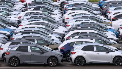 Bild: Hendrik Schmidt/dpa
Die deutsche Industrie verliert Arbeitsplätze - besonders in der Autobranche. (Archivbild)