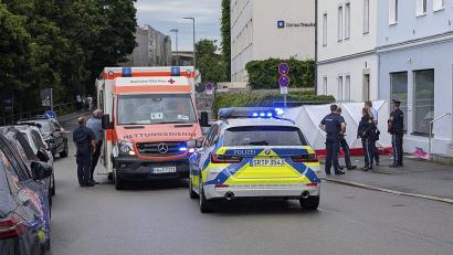 Bild: Markus Zechbauer/Zema Medien/dpa
Ein Auto ist in Passau in eine Menschengruppe gefahren.