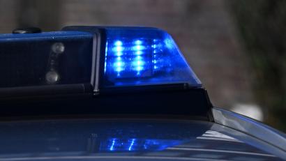 Bild: Bernd Weißbrod/dpa
An der Tankstelle wurde eine Zapfsäule abgerissen. (Symbolbild)