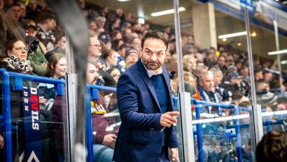 Archivbild: Elke Englmaier
Trainer Sebastian Buchwieser und die Blue Devils Weiden absolvieren zur Vorbereitung auf die kommende DEL-2-Saison sechs Testspiele.