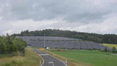 Bild: fz
Der Sonnenpark Leuchtenberg Wittschau. Links davon verläuft die Autobahn A6.