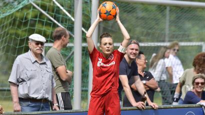 Archivbild: Hubert Ziegler
Kapitänin Lena Götz und der TSV Theuern beendeten die Saison mit einer Niederlage.