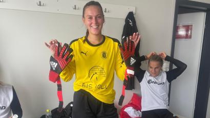 Bild: Verein/TSV Theuern
Theresa Graf (in gelb) ist eigentlich Verteidigerin. Wegen der vielen Ausfälle und Verletzungen musste sie aber auch im Tor des TSV aushelfen.