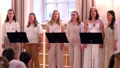 Bild: Peter Ringeisen
Das Vokalensemble "Chapeau" der Dr.-Johanna-Decker-Schulen (von links): Carolin Ruppert, Maria Piehler, Mia Ströhl, Luisa Viehauser, Paula Brandel und Johanna Weigl.
