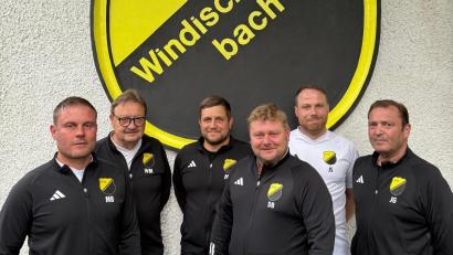 Bild: Verein/SpVgg Windischeschenbach
Vorsitzender Michael Benner (von links), Stellvertreter Werner Meinert, dritter Vorsitzender Wolfgang Michl, Neu-Trainer Dominik Baschnagel, Technischer Leiter Josef Sperber und Kassier Jörg Gleißner freuen sich über den Trainer-Coup.