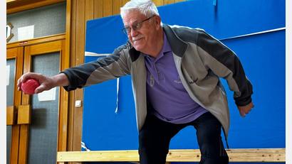 Bild: Bertram Nold
Georg Zaus beim Boccia-Spiel. Der rüstige Senior setzt sich für eine Boccia-Bahn in Brand ein und hat dafür mehrere Standort-Vorschläge gemacht.