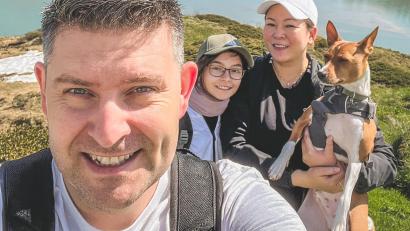 Bild: Benedikt Birner
Benedikt Birner ist sehr gern mit seiner Frau und seiner Tochter in den Bergen unterwegs. Von seinem aktuellen Wohnort in der Schweiz aus hat er alle Möglichkeiten für herrliche Ausflüge. Aber der 40-Jährige reist auch gern durch die ganze Welt, wofür sein Job bei Adidas geradezu passend ist.