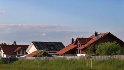 Symbolbild: Karl-Josef Hildenbrand/dpa
Entspricht das Eigenheim der geltenden Bauordnung? Und: Sind alle An- und Umbauten genehmigt? Besser wäre es, ansonsten droht Ärger mit den Behörden.