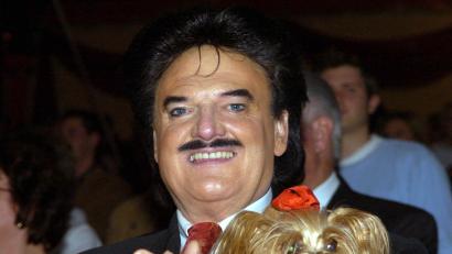 Bild: Frank Mächler/dpa
Rudolph Moshammer mit Hund Daisy im Dezember 2004 im Circus Krone in München.