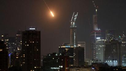 Bild: Leo Correa/AP/dpa
In der Nacht gab es in Israel erneut Raketenalarm.