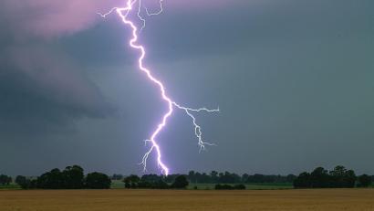 Archivbild: Patrick Pleul/dpa
In Deutschland drohen Gewitter vor allem im Süden und Osten.