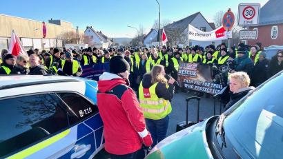 Archivbild: Gabi Schönberger
Bereits im Februar fand ein erster Streik vor den Toren des Truppenübungsplatzes Grafenwöhr statt.