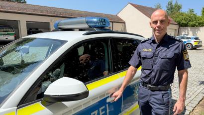 Bild: Petra Hartl
Den schönsten Job, den die bayerische Polizei zu vergeben hat, ist der des Inspektionsleiters, sagt Tobias Plößl. Seit 1. Juni hat er genau diese Position in Sulzbach-Rosenberg inne.