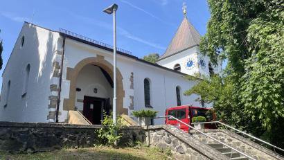 Bild: Lukas Büchold
Die Außenrenovierung der St. Barbara Kirche wurde bereits vor zwei Jahren fertiggestellt.
