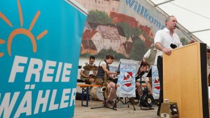 Bild: Wolfgang Steinbacher
Hubert Aiwanger hält seine Rede auf dem Politischen Frühschoppen der Freien Wähler auf der Pfingstdult in Amberg.