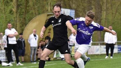 Archivbild: mhs
Zum Duell zwischen dem TSV Detag Wernberg (lila Trikots) und dem SV Kemnath kommt es auch in der neuen Saison in der Kreisliga West wieder.