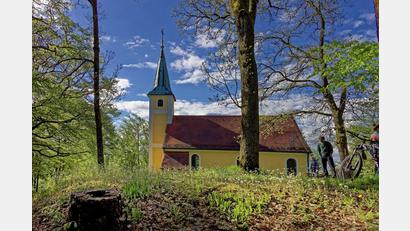 Bild: gri
Es ist ein Kraftort: Oben auf dem Johannisberg (605 Meter) steht die Wallfahrtskirche St. Johann.