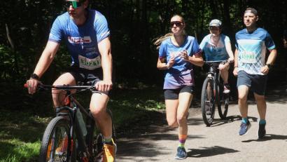 Bild: Hirsch
Beim 19. Schwandorfer Charity-Stadtlauf wird es wieder einen Run&Bike-Wettbewerb geben. Ein Radfahrer und ein Läufer bilden jeweils ein Team.