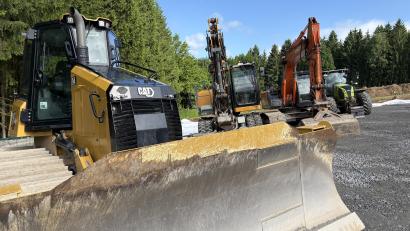 Bild: Nils Ganzmann
Die Arbeiten auf der Baustelle der Stromtrasse bei Edeldorf (Landkreis Neustadt/WN) haben begonnen.